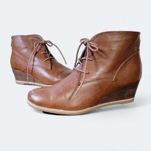 Pesaro Vegan Leather Chukka Boots style Wedge Ankle Booties Lace up Size 9.5